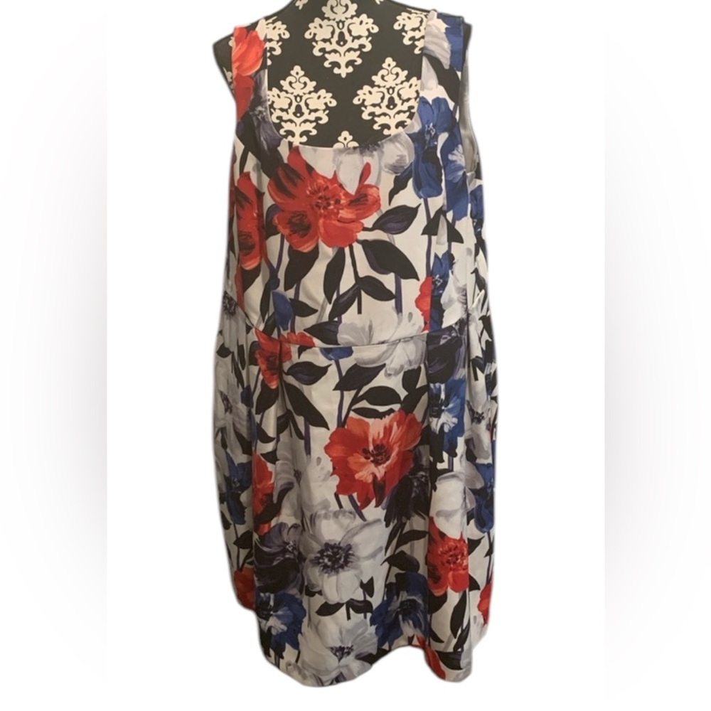 Luxe Carmen Marc Valvo floral sleeveless dress